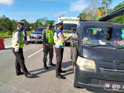 Tim Gabungan di Siak Lakukan Pengecekan Kendaraan Penumpang dan Pribadi